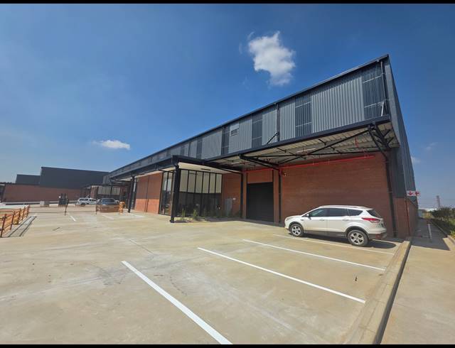 2,776M² WAREHOUSE TO LET IN GOSFORTH PARK